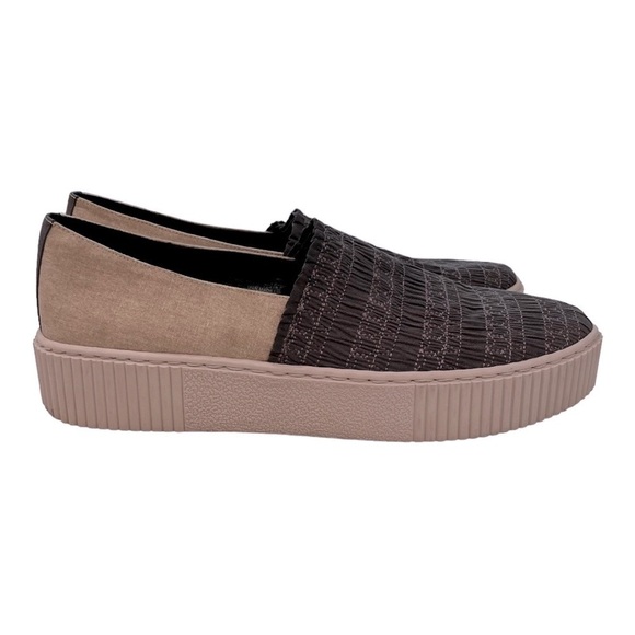 LORI GOLDSTEIN Collection Sabrine Smocked Slip on Sneaker. Size 10 - Picture 2 of 13